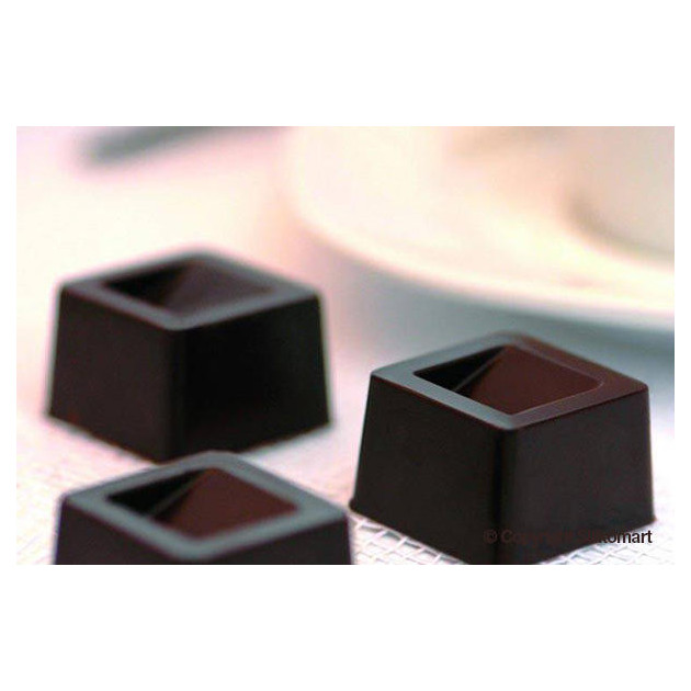 Carres de Chocolat realises avec le moule silicone easy choc silikomart