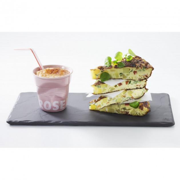 Pause gourmande avec le plateau rectangulaire Basalt Revol Pause gourmande avec le plateau rectangulaire Basalt Revol