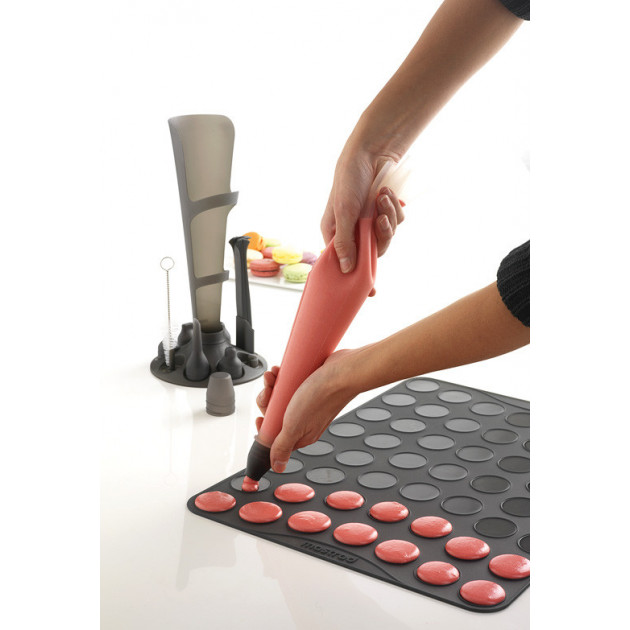 Preparation de macarons avec la Poche a Douille 1 L Mastrad Preparation de macarons avec la Poche a Douille 1 L Mastrad
