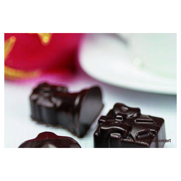 Chocolats de Fete realises avec le moule silicone Easy Choc Chocolats de Fete realises avec le moule silicone Easy Choc