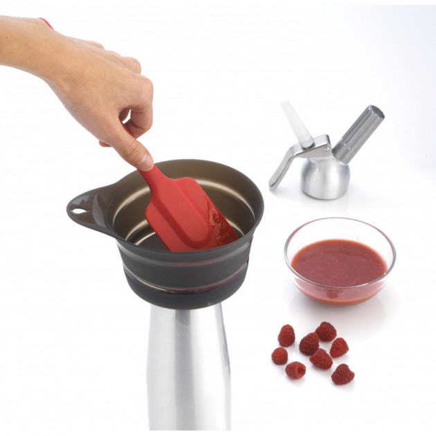 Entonoir pratique pour remplir un siphon