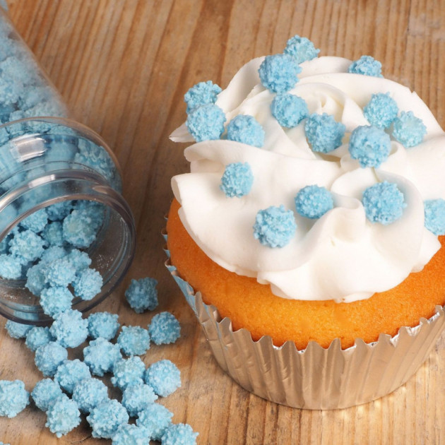 Cupcake decore avec decors en sucre Mimosa Bleu Funcakes Cupcake decore avec decors en sucre Mimosa Bleu Funcakes