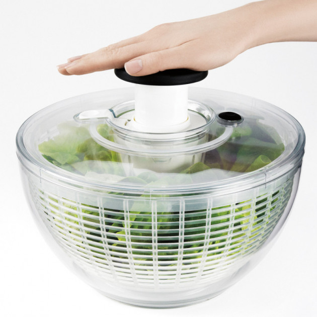 Exemple d'utilisation de l'essoreuse a salade Oxo transparente