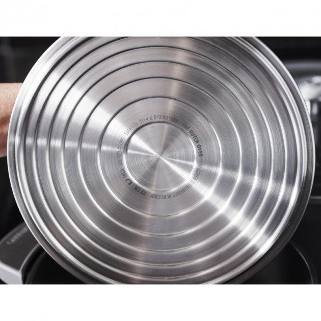 Cocotte avec maniques amovibles en silicone Cocotte avec maniques amovibles en silicone