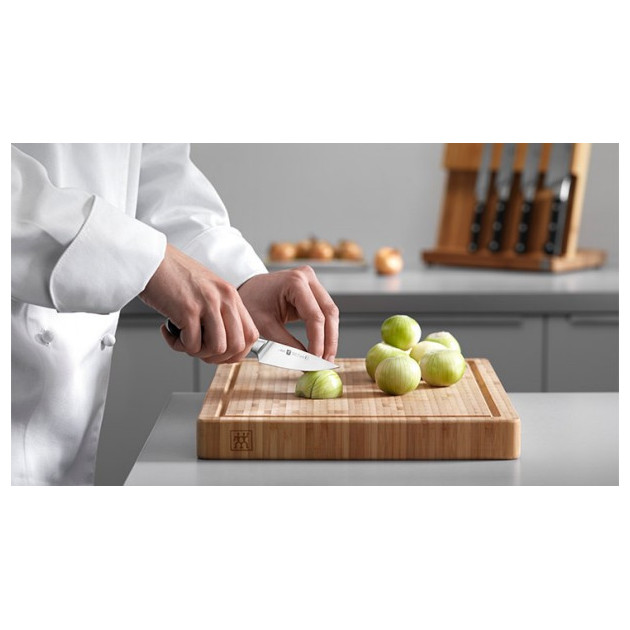 Emincer avec le couteau d'office 10 cm et Couteau de Chef 20 cm Zwilling Pro Emincer avec le couteau d'office 10 cm et Couteau de Chef 20 cm Zwilling Pro