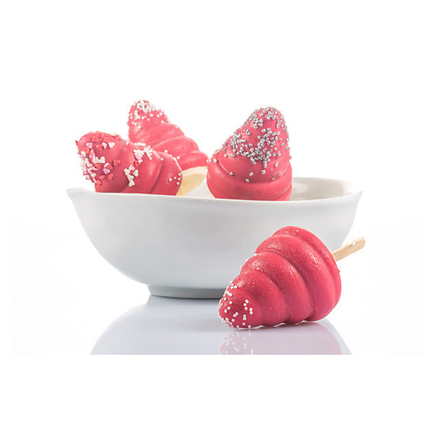 Dessert sur batonnet fait avec le moule silicone Cone Silikomart 3D Design