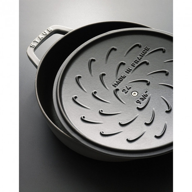 Sauteuse et couvercle Staub fonte