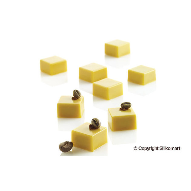 Mini Bouchees Carrees realisees avec le Moule Micro Patisserie Silikomart Professional Mini Bouchees Carrees realisees avec le Moule Micro Patisserie Silikomart Professional