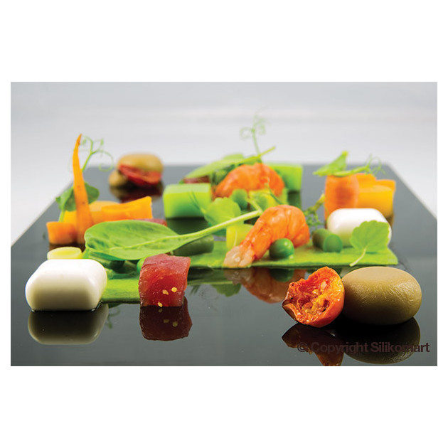 Salade agrementee de petites bouchees carrees bombees