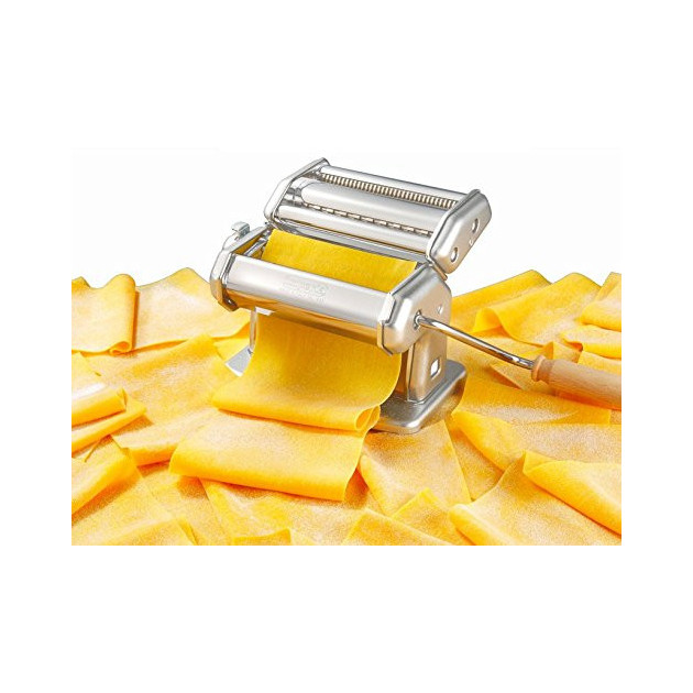 Preparation des pates avec la Machine a Pates Imperia