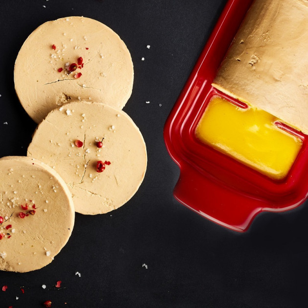 Graisse recuperee dans le reservoir grace au systeme de presse du couvercle de la terrine