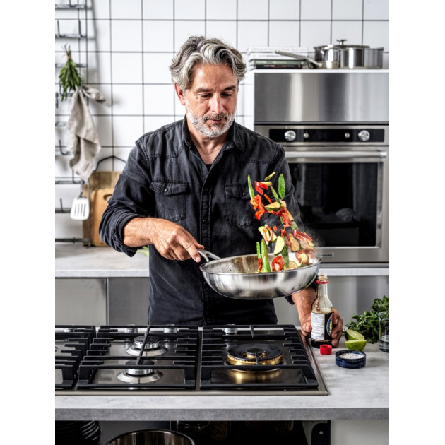 Poêle à Frire Inox 20cm KitchenAid en situation Poêle à Frire Inox 20cm KitchenAid en situation