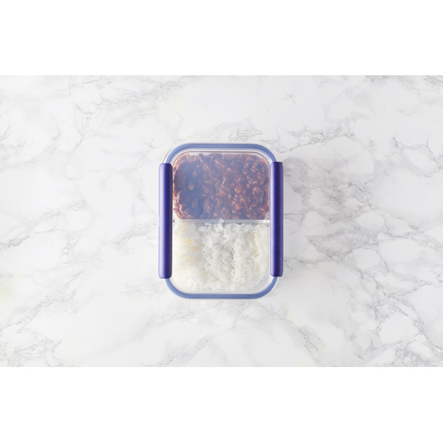 Boîte de conservation avec les deux compartiments remplis Boîte de conservation avec les deux compartiments remplis