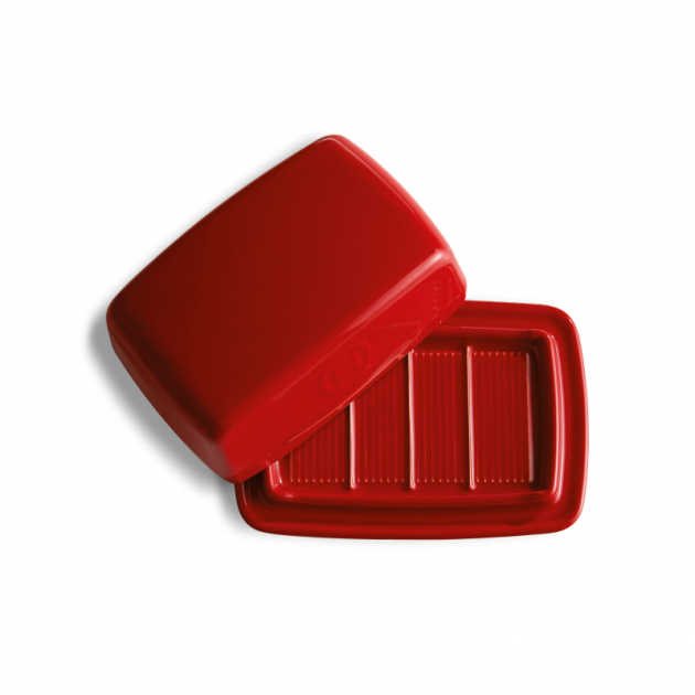 Beurrier céramique rouge Emile Henry ouvert avec stries sur la base Beurrier céramique rouge Emile Henry ouvert avec stries sur la base