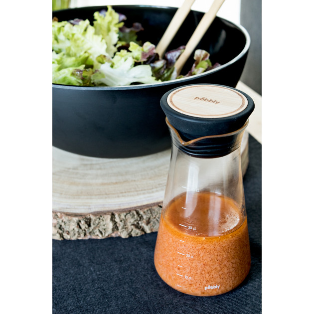 Mise en situation : shaker vinaigrette verre Pebbly 45 cl Mise en situation : shaker vinaigrette verre Pebbly 45 cl