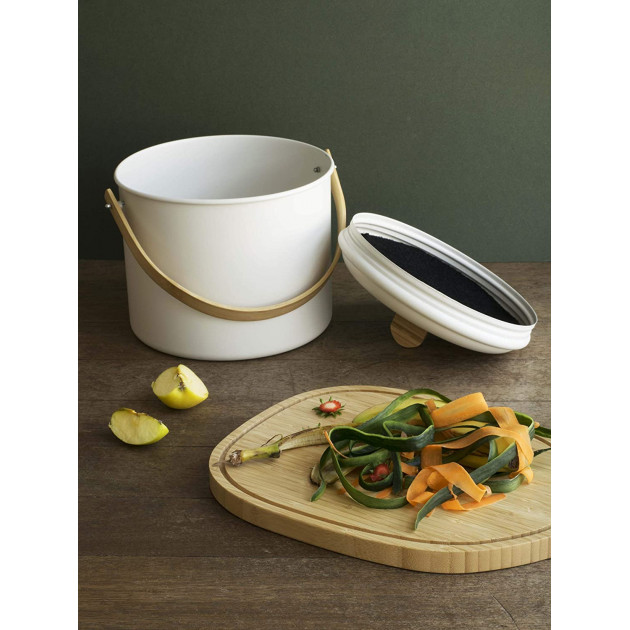 Seau compost acier avec détails bambou Pebbly - Mise en situation