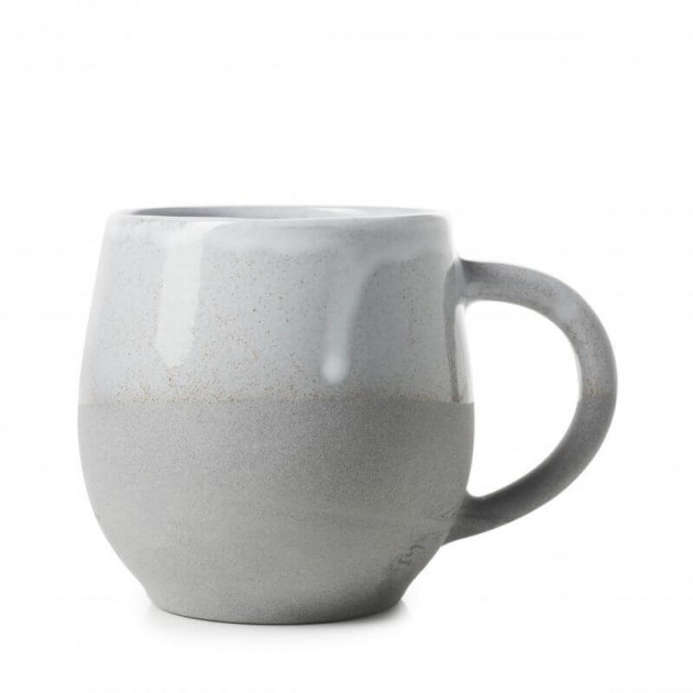Mug en céramique avec une anse Mug en céramique avec une anse