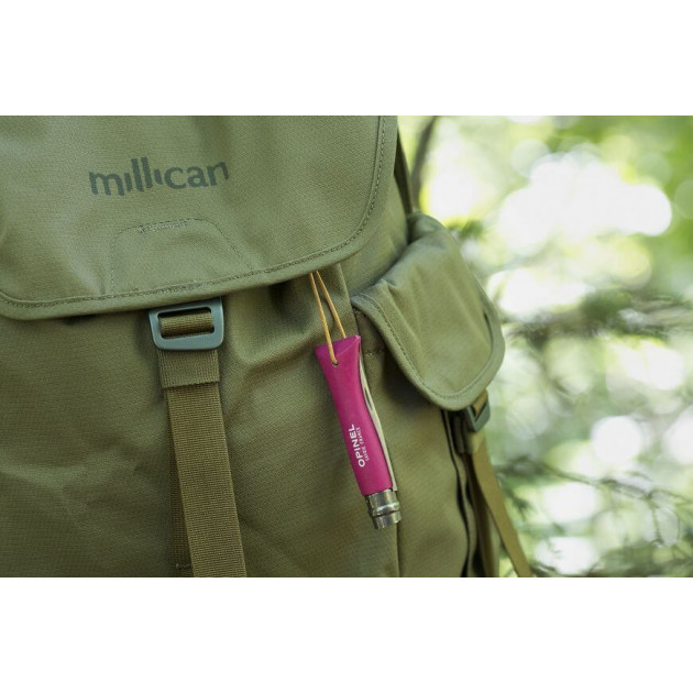 Couteau avec un manche en bois framboise