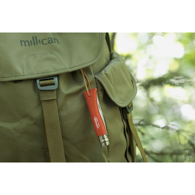 Couteau orange avec un manche en bois Couteau orange avec un manche en bois