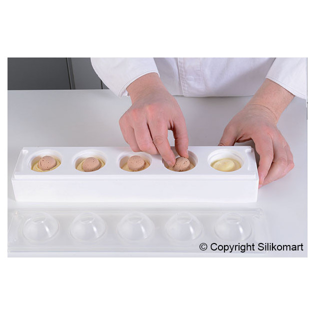 Demonstration utilisation du Moule 5 oeufs Silicone Silikomart