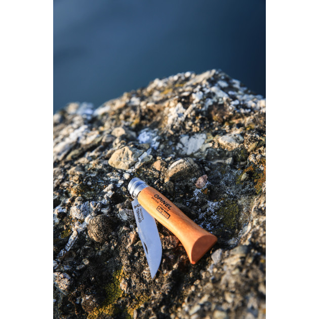 Couteau avec un manche en bois