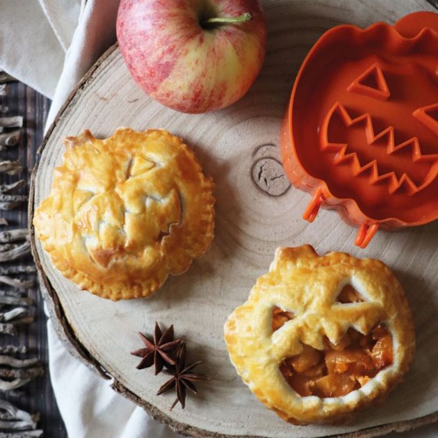 Moule Scrapcooking : chausson citrouille Moule Scrapcooking : chausson citrouille