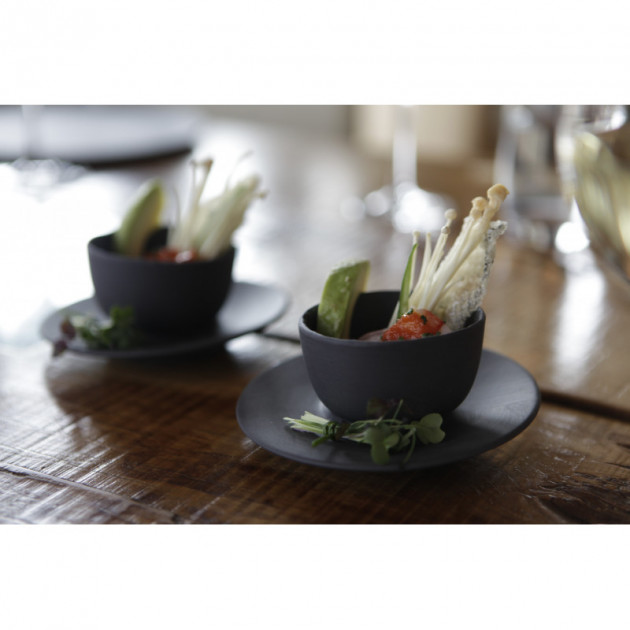 Petites salade presentee dans un des mini bols Revol Petites salade presentee dans un des mini bols Revol