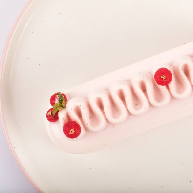 Dessert a l'assiette fait avec le moule silicone Pop Eclair Silikomart 3D Design