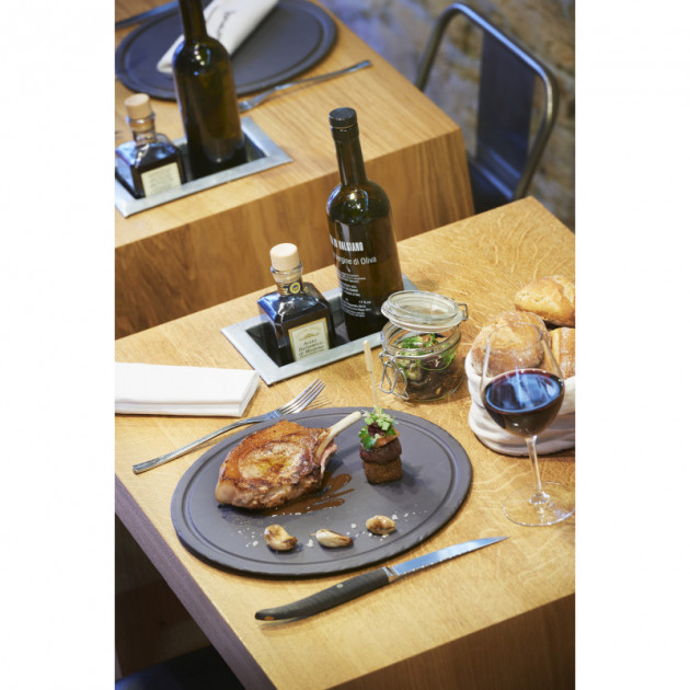 Presentation d'un plat sur une assiette en porcelaine Basalt Revol Presentation d'un plat sur une assiette en porcelaine Basalt Revol