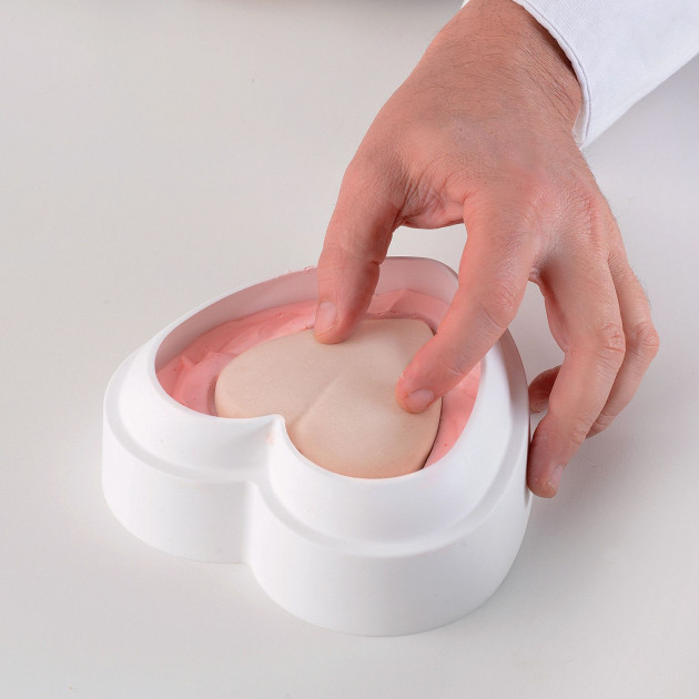 remplissage moule coeur avec biscuit silikomart 3D