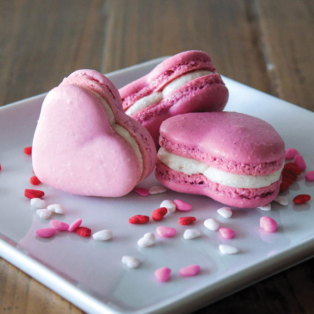 Macarons rose en forme de coeur