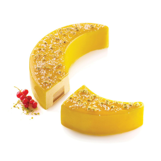 Intérieur de l'entremet jaune réalisé à partir du moule lune