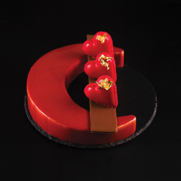 Entremet rouge amour réalisé à partir du moule lune