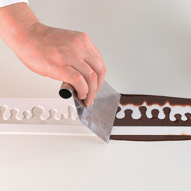 Création du decor semblable à des gouttes avec Kit Decor Silicone Goutte Silikomart Professionnal Création du decor semblable à des gouttes avec Kit Decor Silicone Goutte Silikomart Professionnal