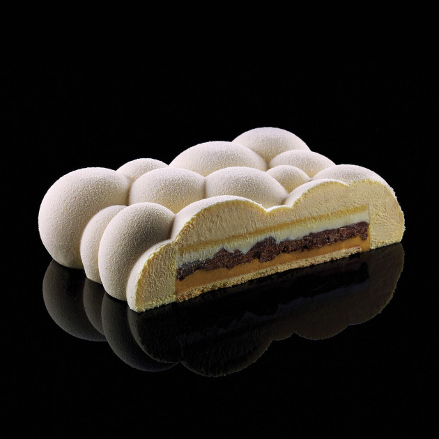 Zoom sur un entremet réalisé à partir du moule Nuage de Silikomart Zoom sur un entremet réalisé à partir du moule Nuage de Silikomart