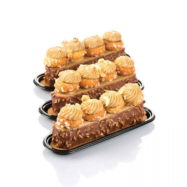 Eclair recouvert d'un glaçage chocolat noisette fait à l'aide du moule en silicone Fashion Eclair Silikomart