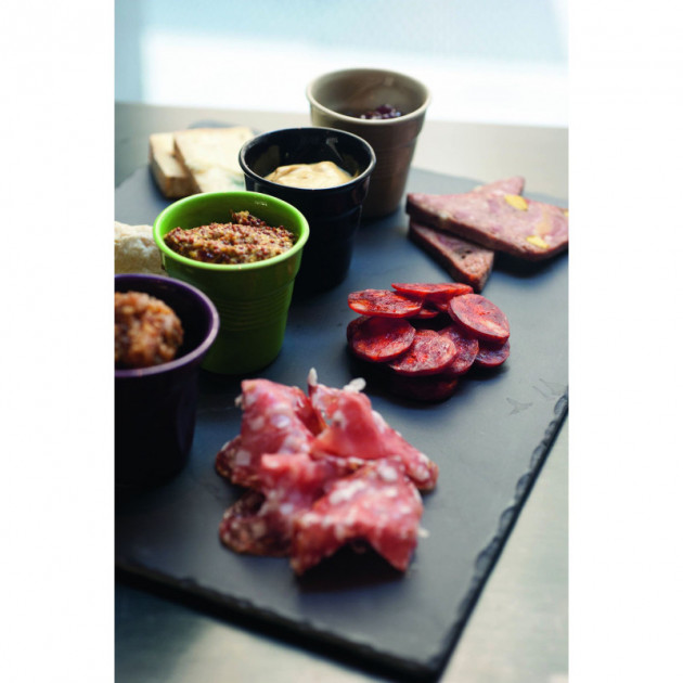 Plateau de charcuterie presente sur un plateau rectangulaire Basalt Revol Plateau de charcuterie presente sur un plateau rectangulaire Basalt Revol