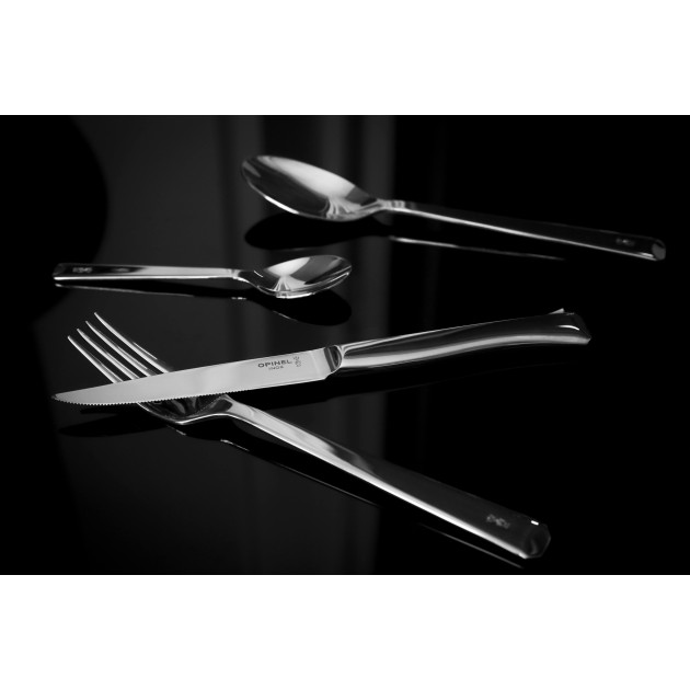 Couteau avec une Lame Crantée Couteau avec une Lame Crantée