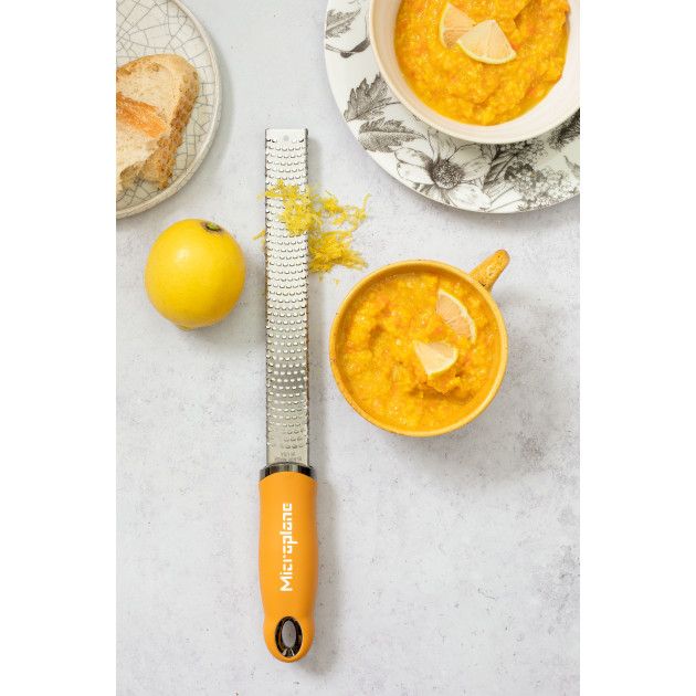 Zesteur Microplane Premium Classic Manche ergonomique Lame Inox Zesteur Microplane Premium Classic Manche ergonomique Lame Inox