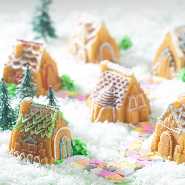 Moule Village de Noël Nordic Ware Moule Village de Noël Nordic Ware