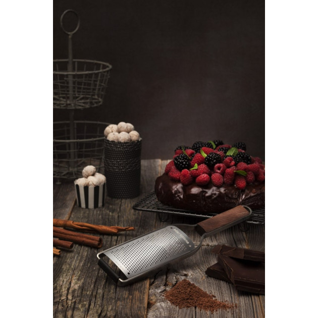 Râpe à fromage professionnelle avec manche en noyer Râpe à fromage professionnelle avec manche en noyer