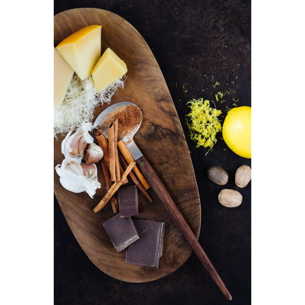 Zestes fins et râpures légères de la râpe fine lame inox Zestes fins et râpures légères de la râpe fine lame inox