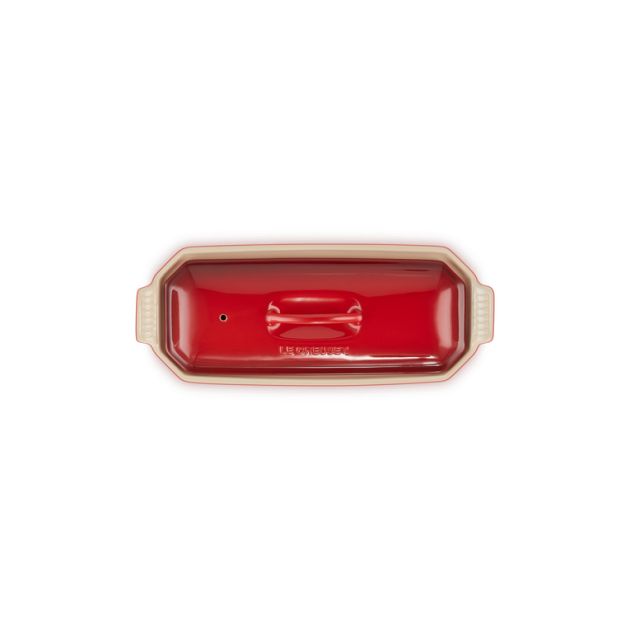 Terrine en Ceramique Le Creuset. couleur rouge cerise