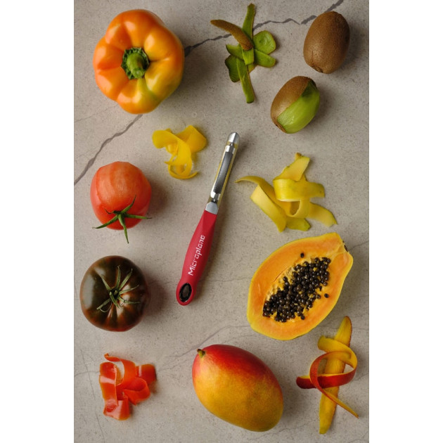 Économe Microplane Éplucheur de fruit à poignée ergonomique rouge Économe Microplane Éplucheur de fruit à poignée ergonomique rouge