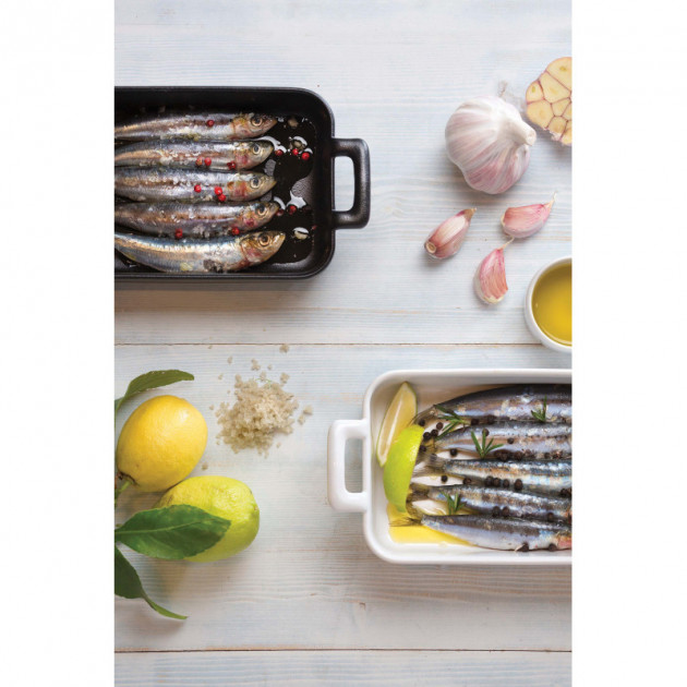 Poissons servis dans un plat rectangulaire en porcelaine Revol