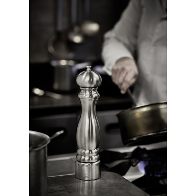Le Moulin a Poivre Paris Chef U'Select 30 cm Inox Peugeot est utilise dans les cuisines des grands chefs ! Le Moulin a Poivre Paris Chef U'Select 30 cm Inox Peugeot est utilise dans les cuisines des grands chefs !