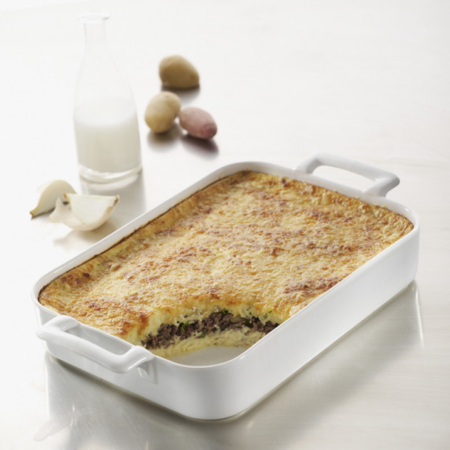 Gratin servi dans un plat rectangulaire en porcelaine Revol Gratin servi dans un plat rectangulaire en porcelaine Revol