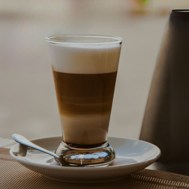 Mocha Brownie avec La Sauce Chocolat Monin Mocha Brownie avec La Sauce Chocolat Monin