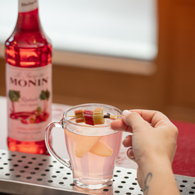 Cocktail à la Rhubarbe Pink and Spicy Monin Cocktail à la Rhubarbe Pink and Spicy Monin