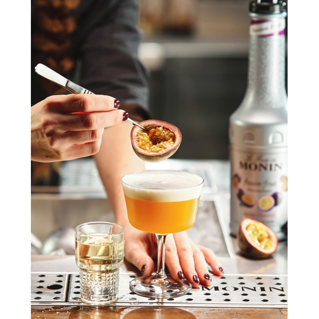Cocktail avec la Purée de Fruit Passion Monin
